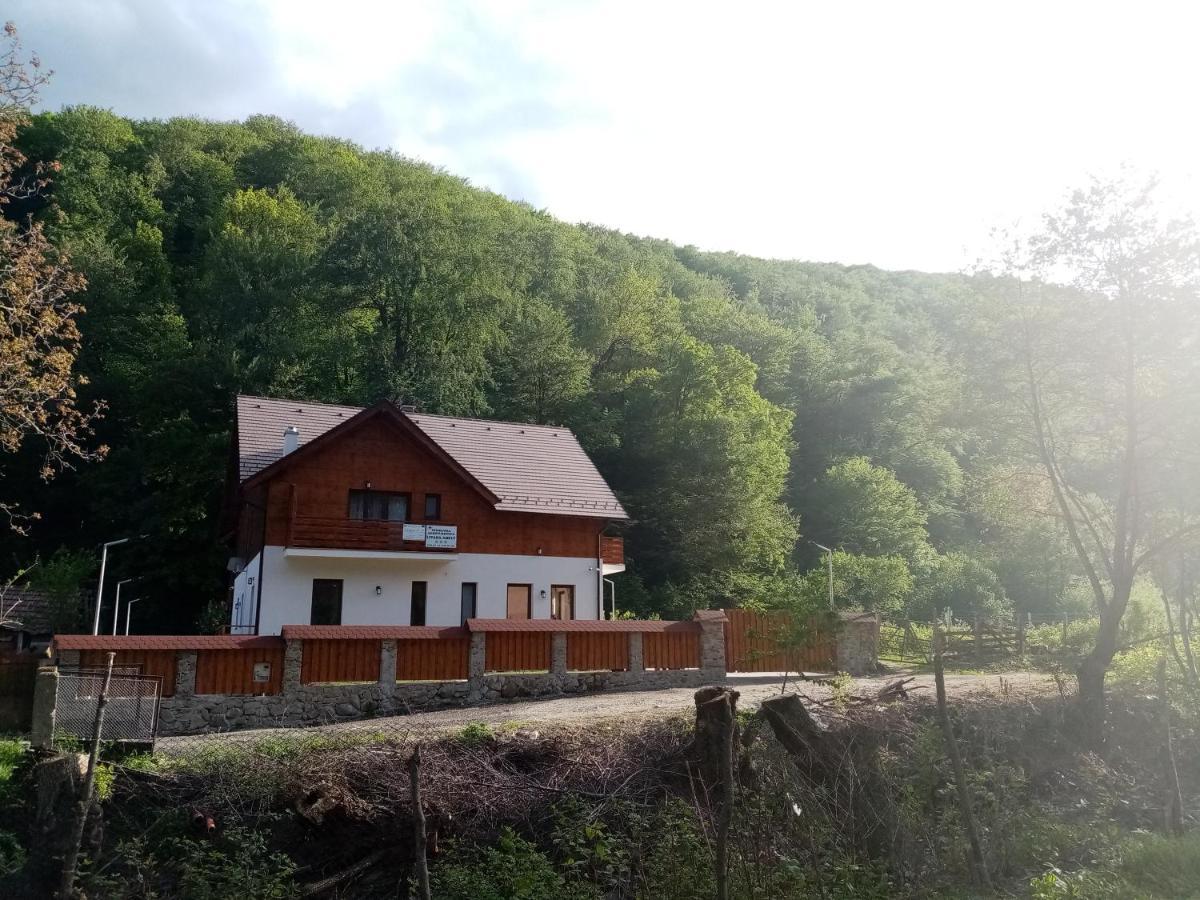 Livada Amely Hotel Gales Buitenkant foto