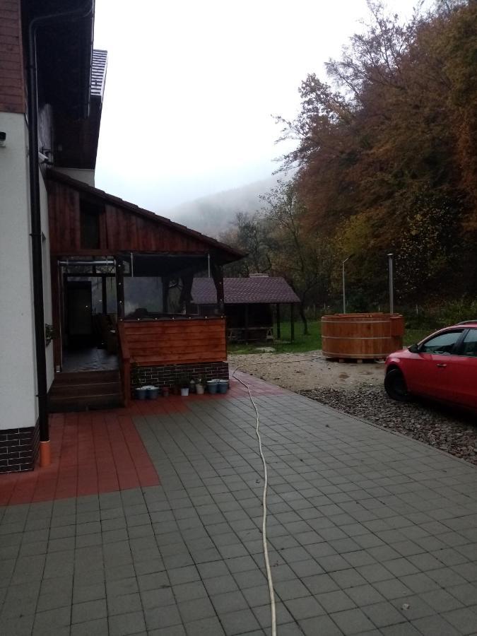 Livada Amely Hotel Gales Buitenkant foto